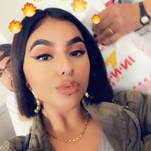 Meet your Posher, Nuvia